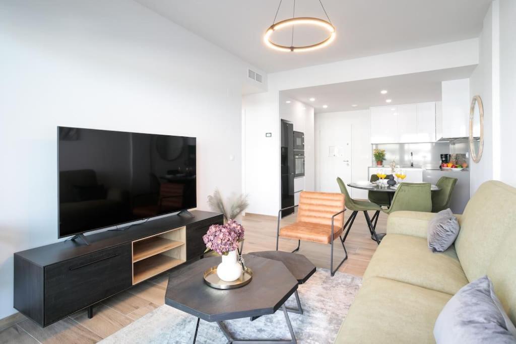 Appartement Arenales Terrace Refugee New With Pool And Gym