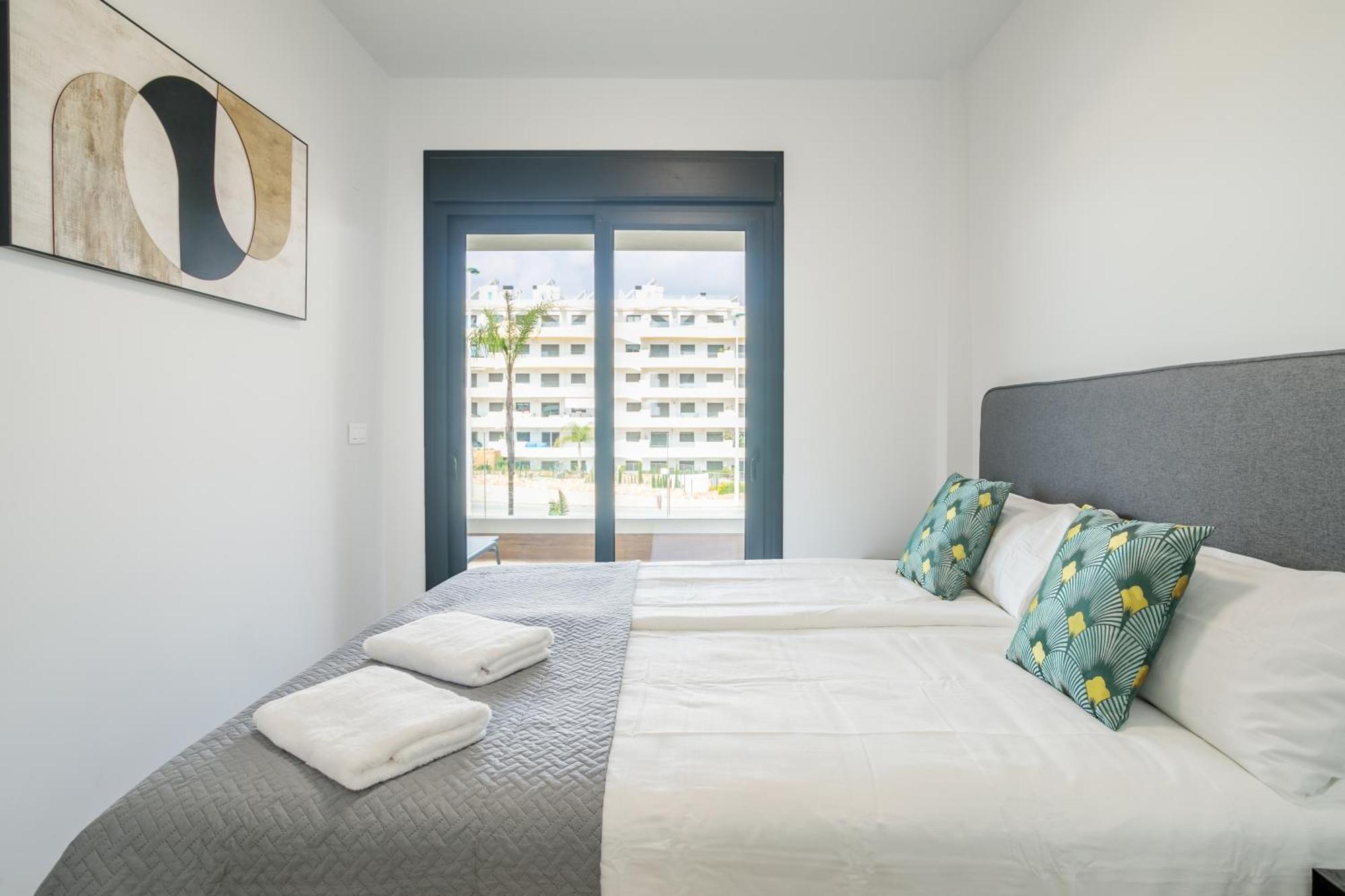 Arenales Terrace Refugee New With Pool And Gym Appartement